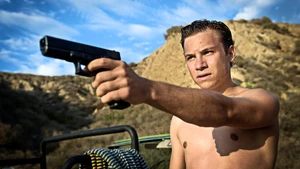 Animal Kingdom S1E01